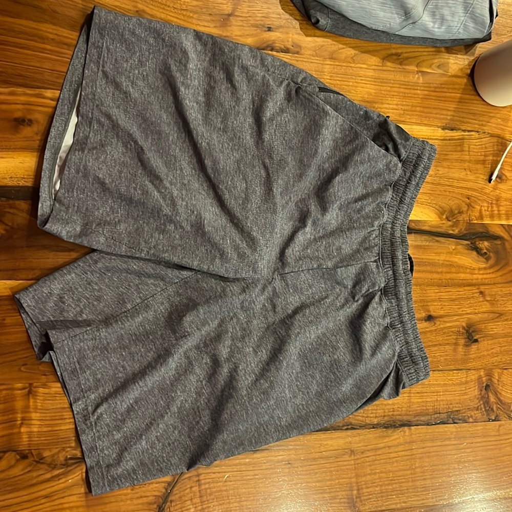 Men’s Lululemon shorts size medium 9 inch